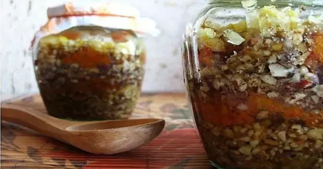 mestura de noces con mel para potenciar