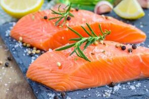Filete de salmón na dieta dun home con diminución da libido